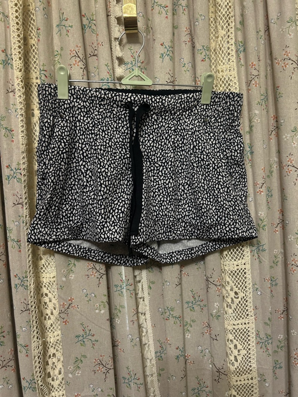 Lululemon Spring Break Away Shorts Miss Mosaic Black Size 4